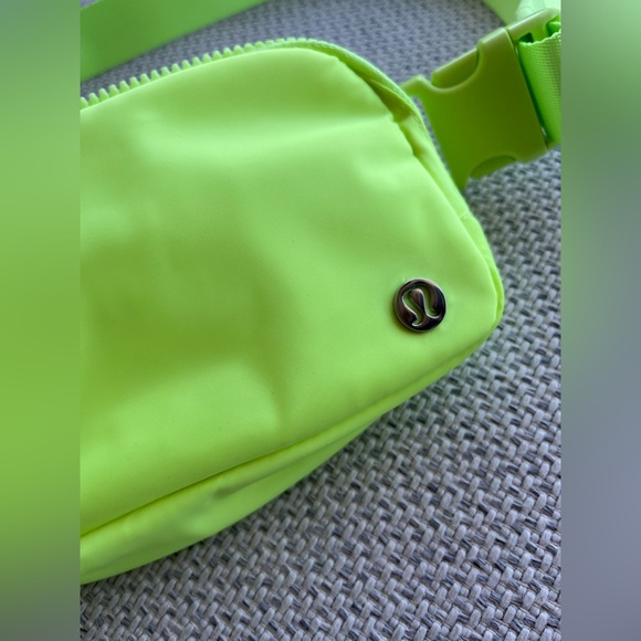 Lululemon bag fanny pack - Picture 2 of 7